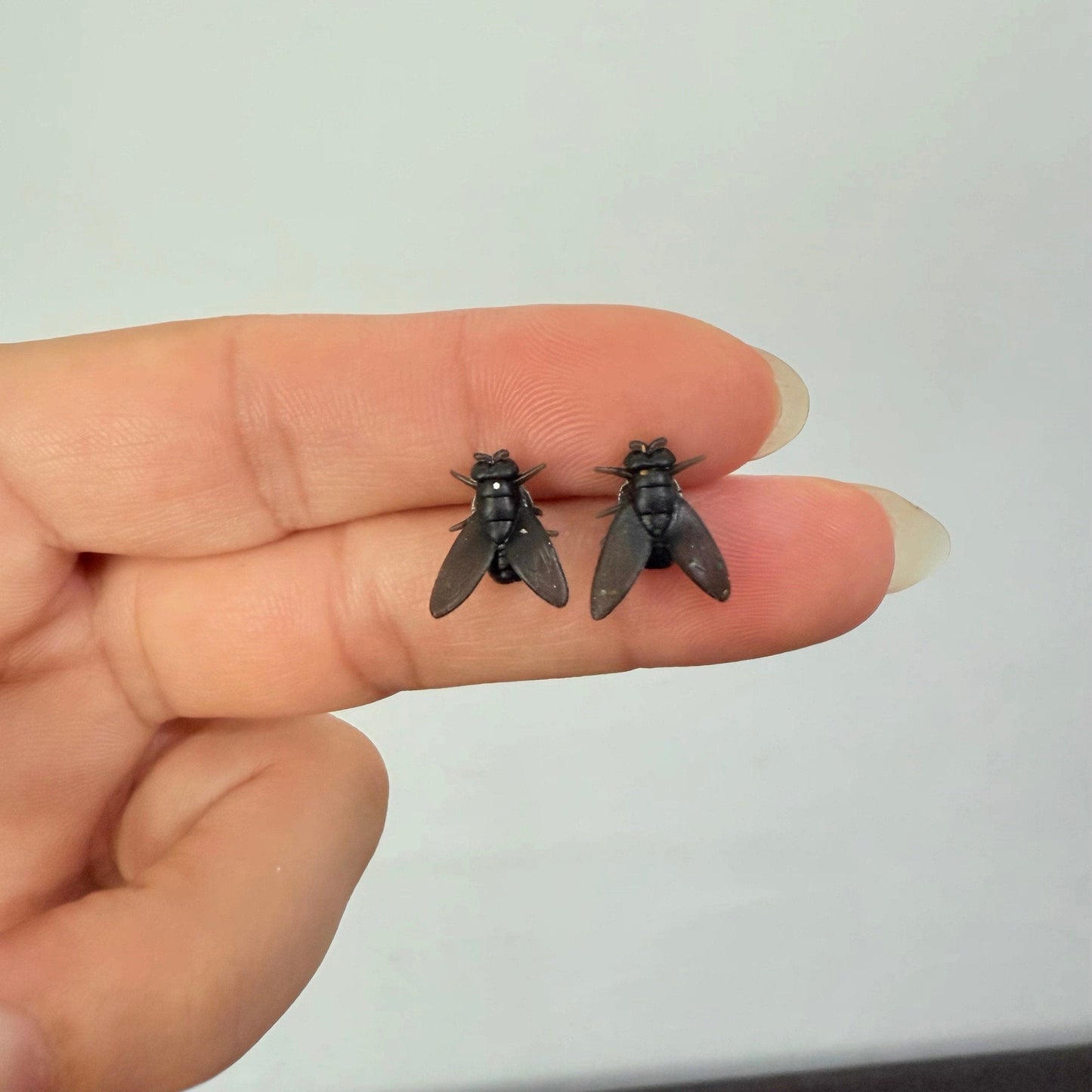 😜Realistic Mini Black Fly Earrings – The Ultimate Halloween Surprise!🎃