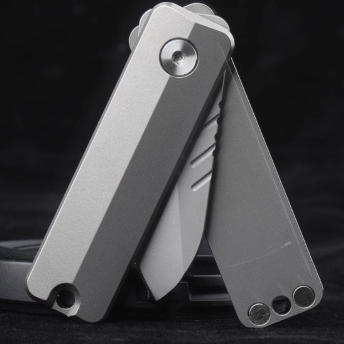 Titanium Magnetic Fidget Utility Knife