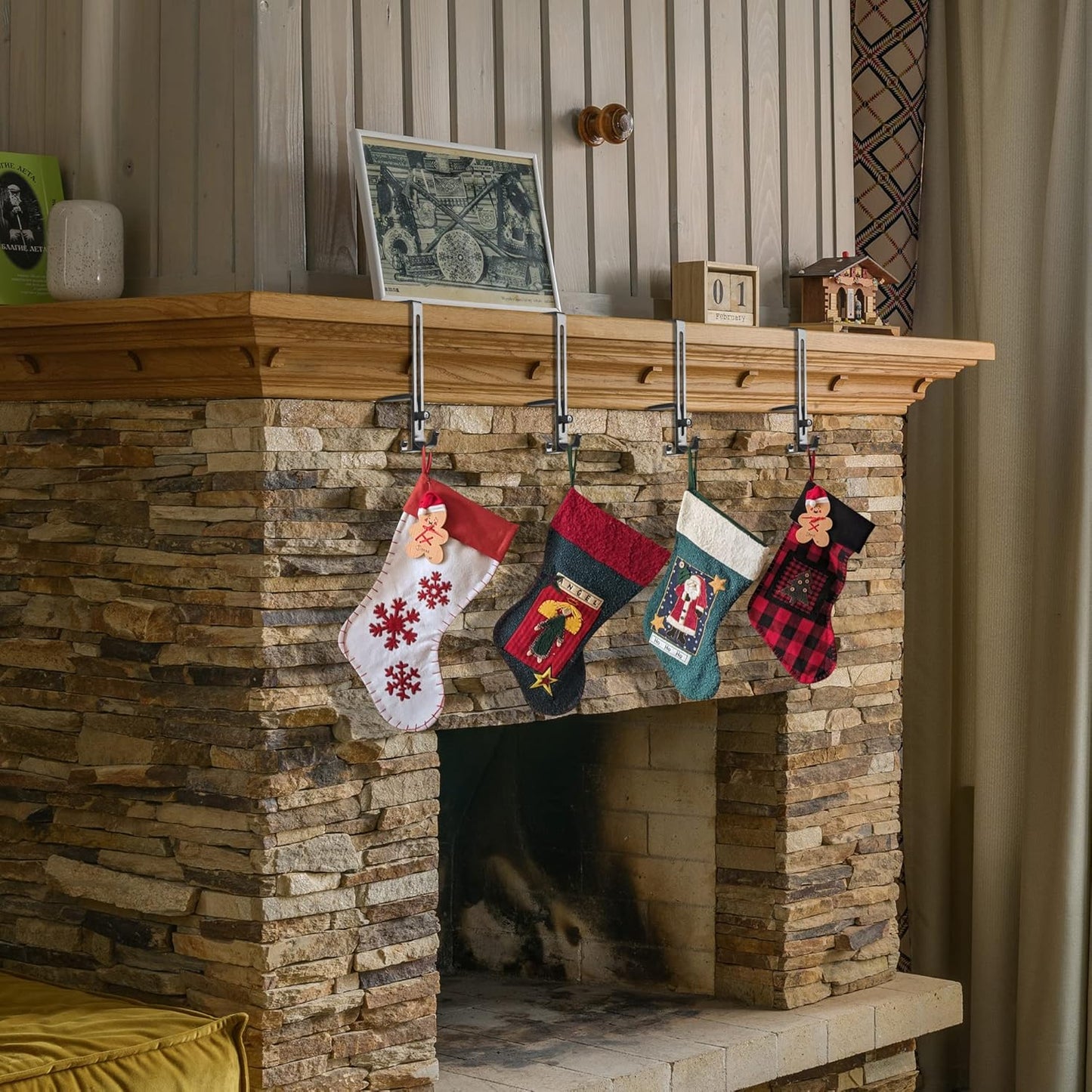 🎁Hot Sale 49% OFF - 2025 Christmas Fireplace Stocking and Garland Hanger