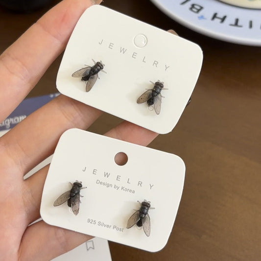 😜Realistic Mini Black Fly Earrings – The Ultimate Halloween Surprise!🎃