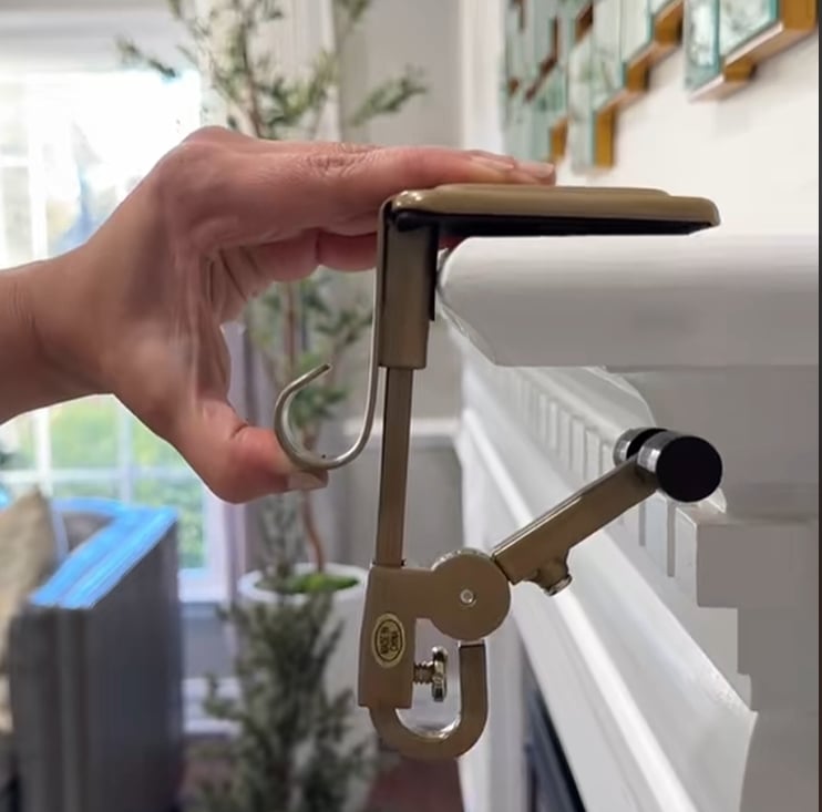 🎅Early Christmas SALE: 50% OFF✨ Fireplace Stocking and Garland Hanger