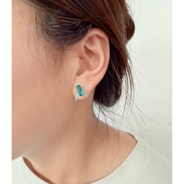 😜Realistic Mini Black Fly Earrings – The Ultimate Halloween Surprise!🎃